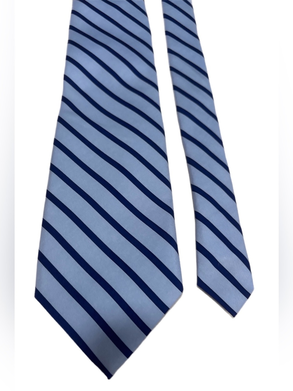 VINEYARD VINES Light Blue with Navy Blue Stripes 100% Silk Tie
